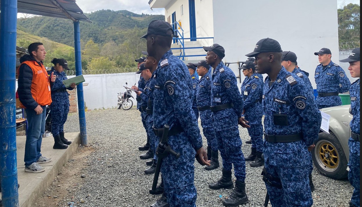 Imagen de policías reunidos 