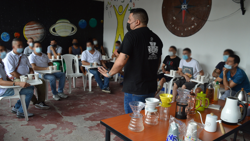Con aroma a resocialización: Privados de la libertad del EPMSC de Cali se capacitan en barismo