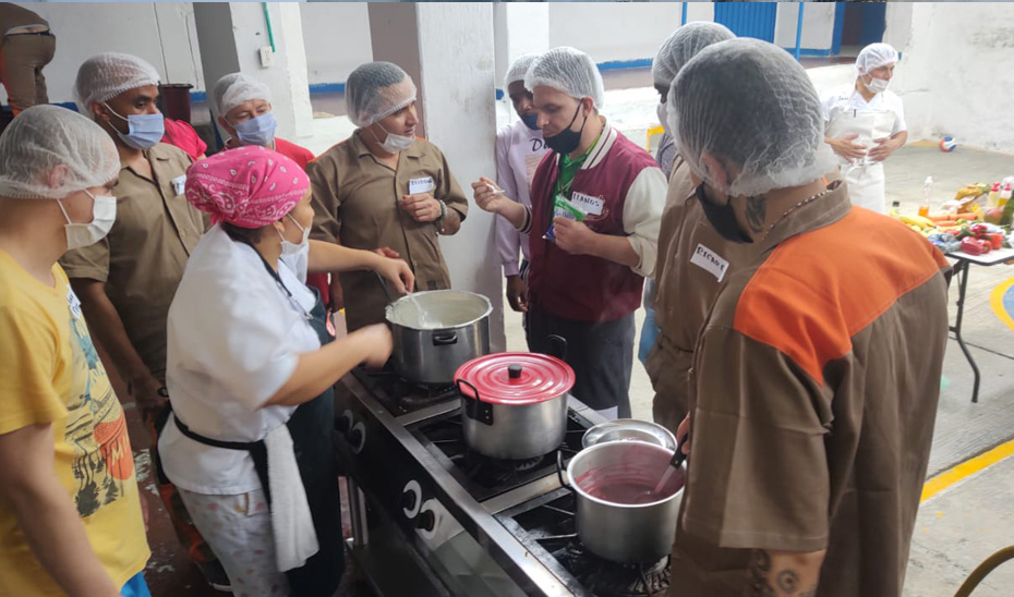 Curso de Cocina Básica en el Establecimiento Penitenciario de Bolívar: Fomentando el Emprendimiento y la Cocina Tradicional