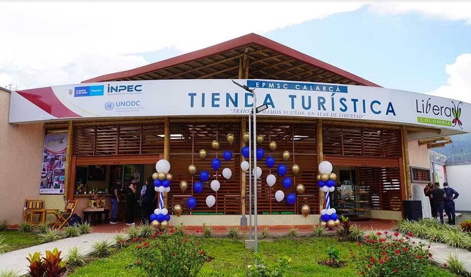 Se inaugura en Calarcá la primera Tienda Turística Libera, un nuevo paso hacia la resocialización productiva