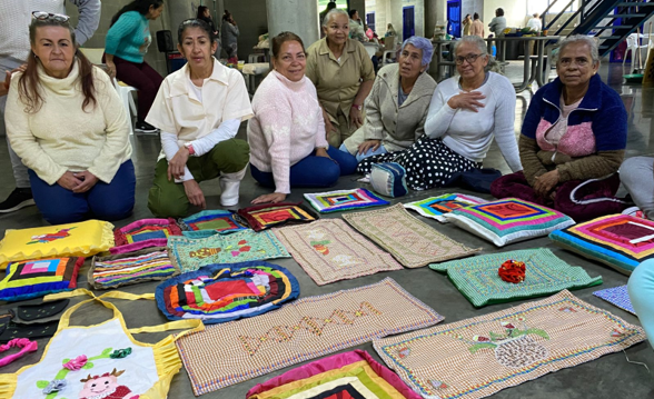 Adultos mayores del Complejo de Pedregal participaron en el Taller de Rita para impulsar la creatividad y la resocialización